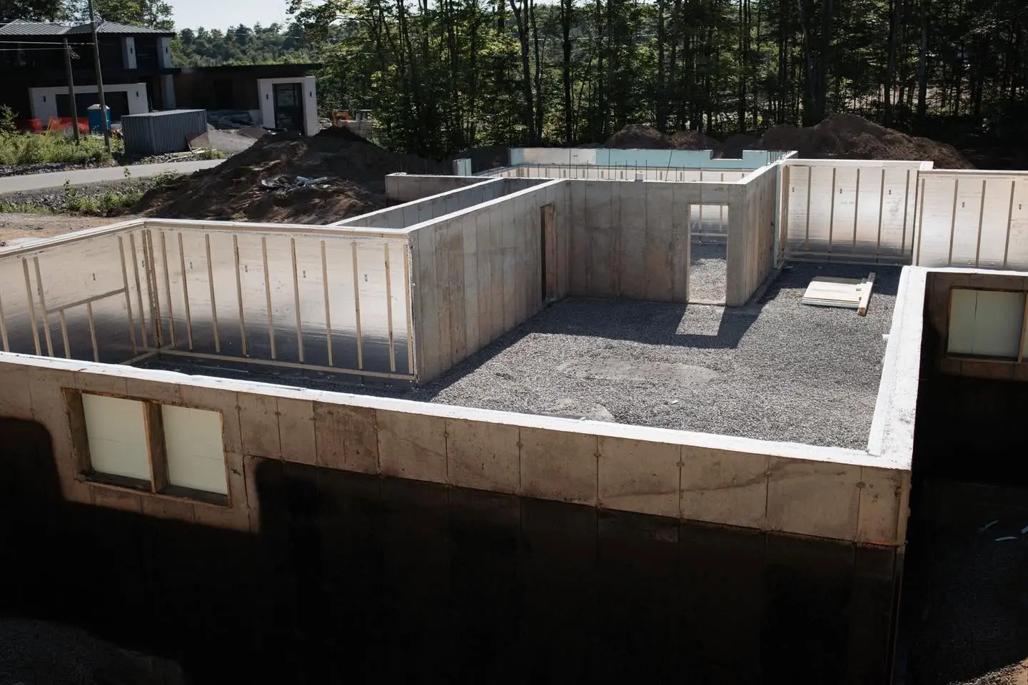 Vue d'ensemble d'une fondation de maison à Québec